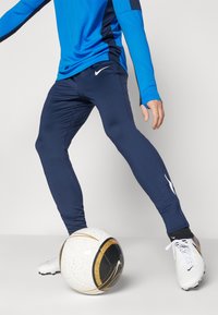 Nike Performance STRIKE PANT - Tepláky - obsidian/white
