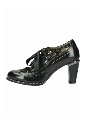Scarpa donna nera in vernice con tacco alto, ritagli floreali, lacci in nastro nero e cuciture decorative lungo i lati.