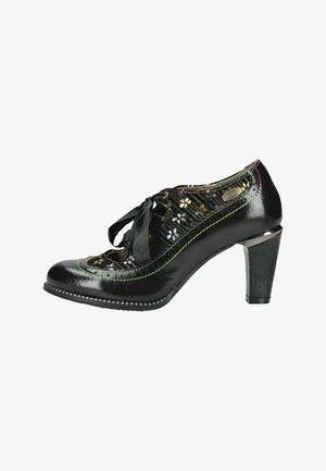 Scarpa donna nera in vernice con tacco alto, ritagli floreali, lacci in nastro nero e cuciture decorative lungo i lati.