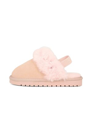 Lichtroze slippers met een zachte bovenkant van bont, suède zool en rubberen onderkant. Heeft een slingback ontwerp en een decoratieve accent op het bont.