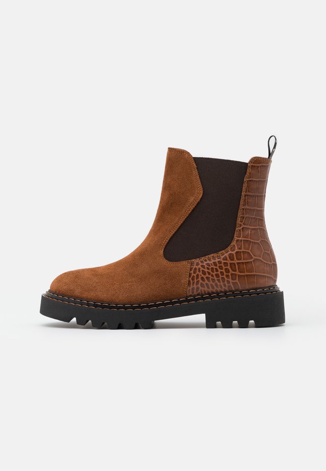 PECHINO - Platform ankle boots - cognac
