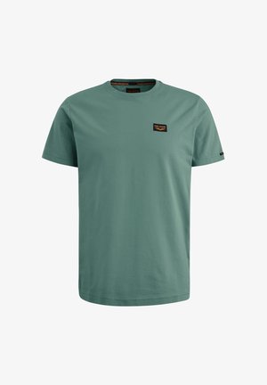 Grünes Baumwoll-T-Shirt mit rundem Halsausschnitt, kurzen Ärmeln und einem kleinen Logopatch auf der linken Seite. Sanfte Textur und lässige Passform.