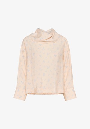 Hosszú ujjú, világos barackszínű blúz laza, bőgallérral és apró kék virágmintával, egyenes szegéllyel és széles mandzsettával.