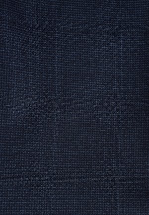 Mörkblått tyg med en fin, texturerad väv. Har ett subtilt rutnätsmönster i ljusare blått, som skapar djup och visuell intresse.