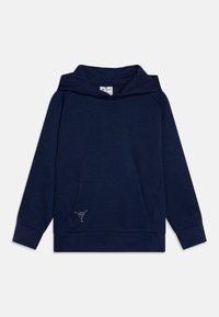 Sweatshirt à capuche bleu marine en tissu doux, avec une poche avant, des poignets côtelés et un petit logo près de l'ourlet.