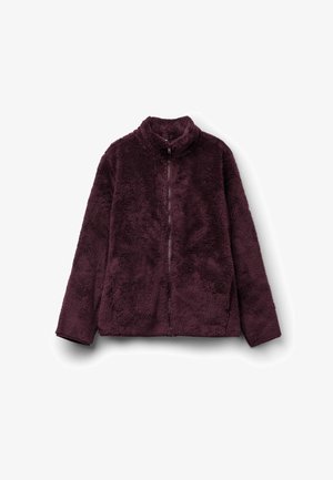 Chaqueta de pelo sintético en color púrpura profundo con un alto cuello y cierre de cremallera completo. Presenta mangas largas y una superficie texturizada y suave.
