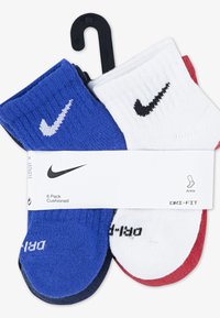 Seis pares de calcetines de tobillo acolchados en azul, blanco y rojo. Cada uno presenta el logo de Nike, con una textura suave y la etiqueta Dri-FIT.