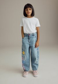 Next - SMILEYWORLD BARREL  - Jeans Relaxed Fit - denim Thumbnail-Bild 1