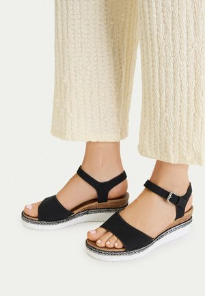 Jenny, Alpargatas - black
