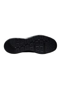 Suela de zapatilla de goma negra con un dibujo de patrón que presenta una cuadrícula de formas rectangulares y un logo de Nike a un lado. La textura es suave.