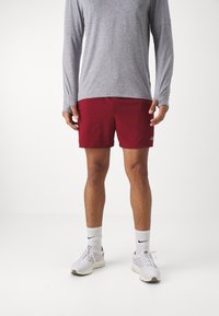 New Balance ESSENTIALS SHORT - Spordišortsid - mercury red