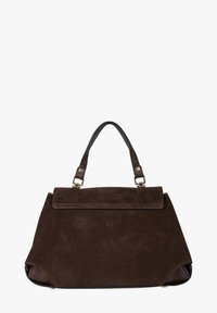 Borsa in camoscio marrone con forma strutturata, patta superiore piatta, due manici corti e dettagli in pelle scura a contrasto alla base.