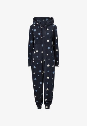 Marineblå fleece-onesie med lynlås foran, hætte og stjerneprint i lyseblå og hvid. Den har to forlommer og elastiske manchetter.