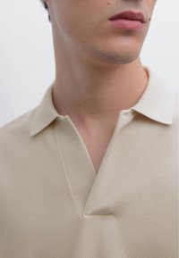 Massimo Dutti LIGHTWEIGHT V-NECK - Piké - beige