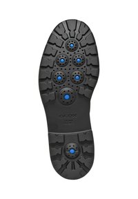 Suela de zapato de goma negra con patrones texturizados, seis acentos azules redondos y el texto "GEOX PATENTE ITALIANA" cerca de la parte inferior.