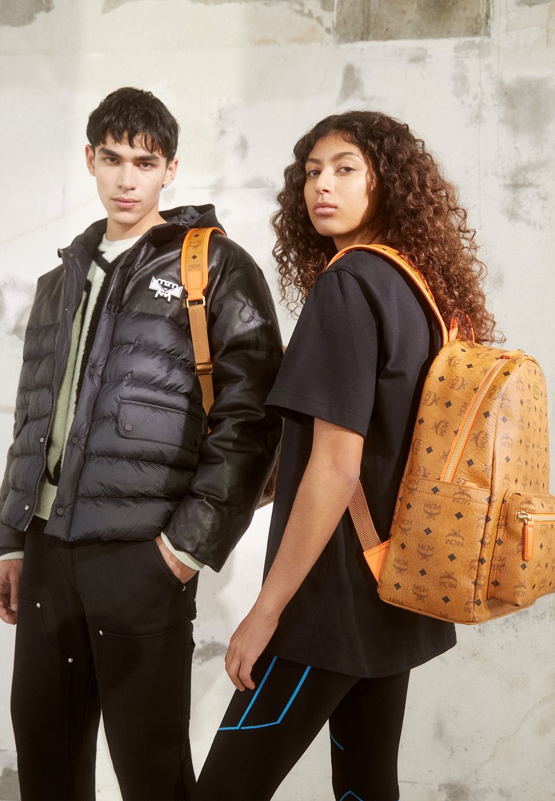 MCM STARK BACKPACK UNISEX Rucksack persimmon orange/cognac Zalando.de