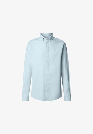 Camicia button-up azzurro chiaro con maniche lunghe, colletto classico e orlo arrotondato. Presenta un logo discreto sul petto e bottoni beige.