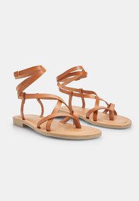 Bata Sandali con cinturino - marrone