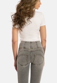 Freddy WR UP VITA ALTA - Pantaloni - gray jeans yellow seams
