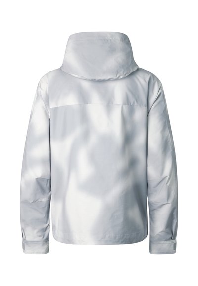 Jasnoszara kurtka z kapturem, widoczna od tyłu, z długimi rękawami i gładkim, lekko błyszczącym wykończeniem tkaniny.