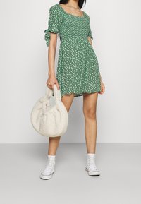 American Eagle Vapaa-ajan mekko - green