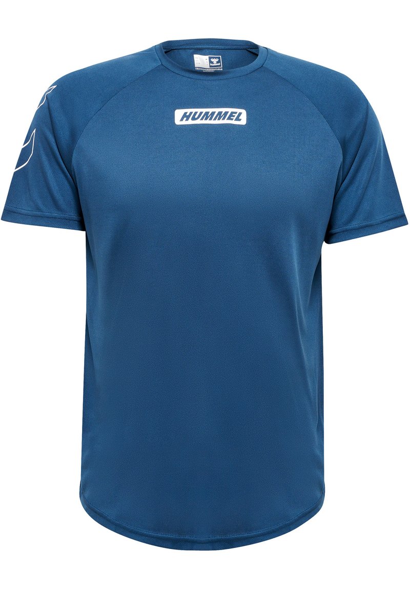 Blå atletisk t-shirt gjord av lätt, andningsbart tyg. Har rundad hals, korta ärmar och Hummel-logotyp i vitt.