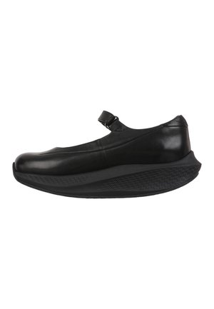 Scarpa Mary Jane in pelle nera con suola spessa e curva e cinturino singolo fissato con fibbia.