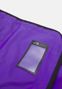 The North Face BASE CAMP DUFFEL S UNISEX - Kelioninis krepšys - peak purple/black