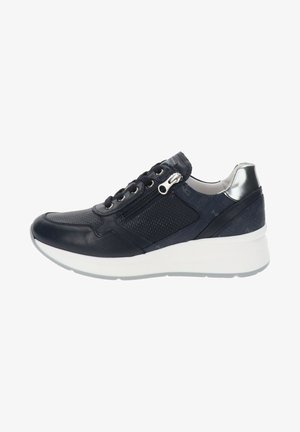 Sneakers navy con tomaia in pelle liscia e mesh, dettagli argento sul tallone, suola bianca e zip laterale per un facile accesso.