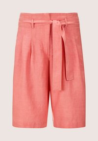 Rosa Leinen-Bermudashorts mit einem gegürteten Bund, vorderen Falten und seitlichen Taschen, die eine lockere Passform und eine glatte Textur bieten.
