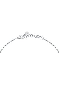 Bracciale in argento con chiusura a gancio, piccolo ciondolo circolare e stili di maglia alternati per texture e interesse visivo.