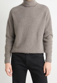 BOSS Stickad tröja - dark brown