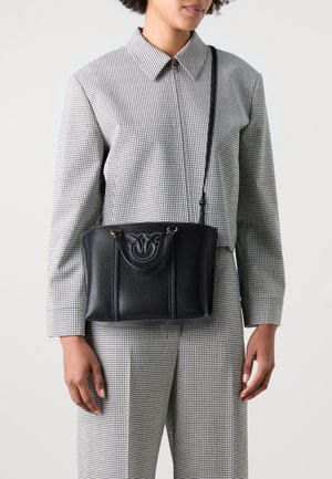 Pinko MIRANDA SHOPPER CLASSIC LOGO - Handtas - nero/antique gold