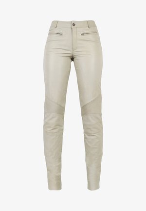 Lichtgrijze leren broeken met een aansluitend ontwerp, ritszakken aan de voorkant en gestikte accenten op de knieën voor extra textuur.