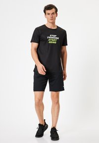 Koton Printtipaita - black