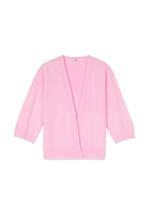 Lichtroze openvallend vest met driekwartmouwen en geribbelde manchetten en zoom, weergegeven op een witte achtergrond.