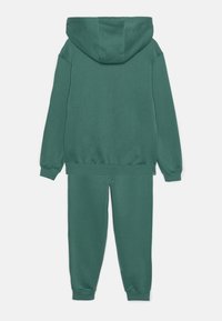 Nike Sportswear SPORTSWEAR CLUB FLEECE - Melegítő - bicoastal/white