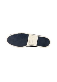 Suela de zapato de goma en azul oscuro con un patrón texturizado. Presenta una entre suela blanca y un acento rectangular en el talón.