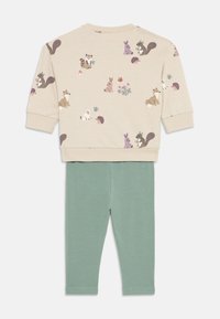 Il set comprende una felpa beige con stampe di animali e leggings verdi. La felpa presenta un collo rotondo e polsini a coste. Tessuto di cotone morbido.