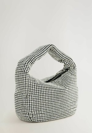 Zwarte en zilveren handtas met een afgeronde vorm, bedekt met kleine sprankelende rhinestones, en voorzien van een ritsluiting en een korte, flexibele draagriem.