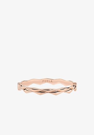 Armreif aus Roségold mit verdrehtem Design und eingraviertem Markenlogo. Glatte Oberfläche mit polierter Textur, ausgestattet mit einem Klappverschluss.