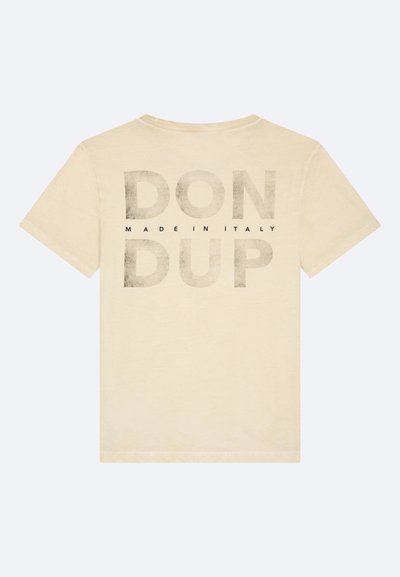 T-shirt in cotone beige a maniche corte, con grande testo grigio sul retro che recita "DON DUP" e "MADE IN ITALY" sotto.