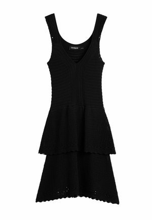 Crna krojena haljina bez rukava s V-izrezom, strukirana, s višeslojnim širokim suknjom s valovitim rubovima.