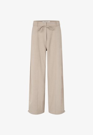 Beige wijde broek met een taillekoord, gemaakt van lichtgewicht stof, met twee plooien aan de voorkant en subtiele zoomaccenten.