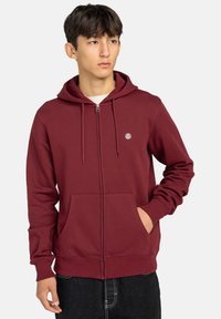 Bordeauxkleurige zip-up hoodie van katoenmix. Voorzien van trekkoorden, zijzakken, geribbelde manchetten en een klein logo op de borst.