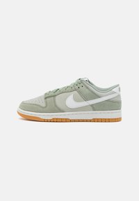 Nike Sportswear DUNK LOW RETRO SE - Sportcipő - jade horizon/summit white/light silver/light brown