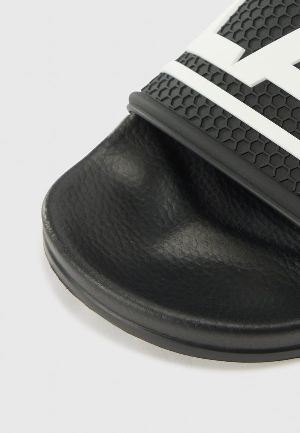 UP TOTAL - Slippers4