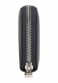 Portefeuille noir avec fermeture éclair métallique et accents en tissu, présentant un design slim et rectangulaire avec une texture lisse.