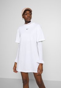 Nike Sportswear Žerzejové šaty - white/black