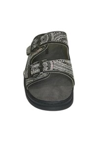 Sandal nera con due cinturini regolabili decorati da strass, soletta testurizzata e suola robusta e arrotondata.
